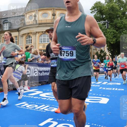 29.06.2025 - hella hamburg halbmarathon Strokosch-Dieckow http://msf.ph/oto/8309140 29.06.2025 10:56:40 Ziel 2083, 2378, 3836, 4152, 5721, 6416, 6759, 7037, 7646, 8311, 8744, 8825, 8996, 9488, 9562, 11083, 11870, 12509, 13863, 14369, 14461, 15134, 15145, 15431, 15712, 16043, 16121, 17133, 17259, 18340, 18634, 18899, 19120 meine-sportfotos.de
