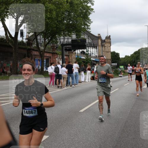 29.06.2025 - hella hamburg halbmarathon Yannick Fuchs http://msf.ph/oto/8309164 29.06.2025 10:50:32 20KM 1583, 1955, 2083, 2741, 3413, 3836, 4152, 5418, 5492, 5570, 6399, 6416, 6835, 7037, 7547, 7716, 8393, 8542, 8652, 8669, 8968, 8996, 9246, 9488, 9727, 9884, 9903, 9907, 9934, 10084, 10093, 10665, 11083, 11212, 12348, 12440, 12523, 12590, 12712, 13394, 13666, 13691, 13750, 14139, 14408, 14588, 14678, 14867, 15097, 15407, 15431, 15695, 16121, 16620, 16634, 16679, 17268, 17660, 17993, 18208, 18652, 18719, 18867, 18899, 19091 meine-sportfotos.de