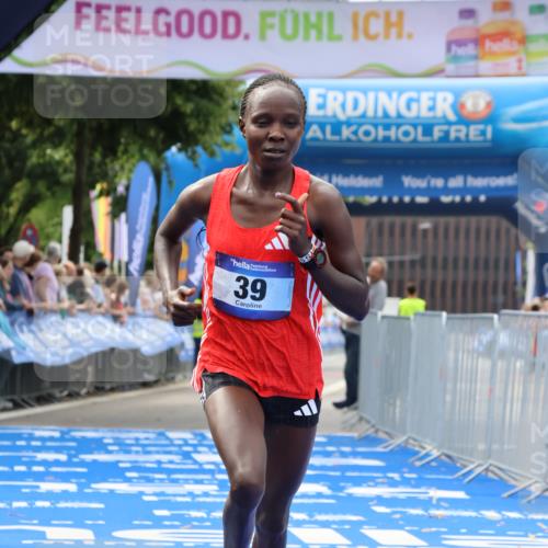 29.06.2025 - hella hamburg halbmarathon Strokosch-Dieckow http://msf.ph/oto/8309207 29.06.2025 10:12:21 Ziel 39, 47 meine-sportfotos.de