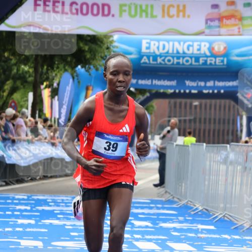 29.06.2025 - hella hamburg halbmarathon Strokosch-Dieckow http://msf.ph/oto/8309347 29.06.2025 10:12:21 Ziel 39, 47 meine-sportfotos.de