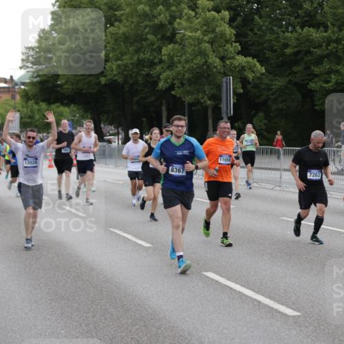 29.06.2025 - hella hamburg halbmarathon Jannik Wohlers http://msf.ph/oto/8309355 29.06.2025 10:38:24 Lombardsbrücke 56, 1232, 1390, 1451, 2524, 2576, 2660, 2693, 3307, 3323, 3726, 3927, 4028, 4257, 4259, 4260, 4316, 4320, 4964, 5913, 6695, 6696, 6875, 7263, 7849, 8367, 8583, 8747, 8783, 9455, 9708, 10554, 10604, 11059, 11635, 11697, 12028, 12072, 12075, 12722, 14557, 14558, 15755, 16181, 16346, 17333, 18050, 18504 meine-sportfotos.de