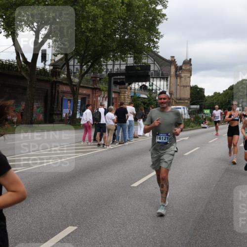 29.06.2025 - hella hamburg halbmarathon Yannick Fuchs http://msf.ph/oto/8309417 29.06.2025 10:50:32 20KM 1583, 1955, 2083, 2741, 3413, 3836, 4152, 5418, 5492, 5570, 6399, 6416, 6835, 7037, 7547, 7716, 8393, 8542, 8652, 8669, 8968, 8996, 9246, 9488, 9727, 9884, 9903, 9907, 9934, 10084, 10093, 10665, 11083, 11212, 12348, 12440, 12523, 12590, 12712, 13394, 13666, 13691, 13750, 14139, 14408, 14588, 14678, 14867, 15097, 15407, 15431, 15695, 16121, 16620, 16634, 16679, 17268, 17660, 17993, 18208, 18652, 18719, 18867, 18899, 19091 meine-sportfotos.de