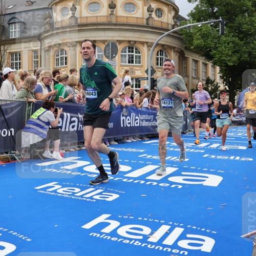 29.06.2025 - hella hamburg halbmarathon Strokosch-Dieckow http://msf.ph/oto/8309462 29.06.2025 10:56:44 Ziel 2378, 2741, 3836, 4152, 5418, 6416, 6759, 7646, 7716, 8744, 8825, 8996, 9488, 11083, 11870, 13816, 14369, 14461, 15134, 15431, 15712, 16008, 16009, 16043, 16121, 16679, 17133, 17259, 18340, 18634, 18899 meine-sportfotos.de