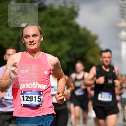 29.06.2025 - hella hamburg halbmarathon Dr. Thomas Lammeyer http://msf.ph/oto/8309475 29.06.2025 09:54:43 Kennedybrücke 1136, 1256, 1441, 1677, 1912, 1962, 2579, 2972, 3056, 3700, 3947, 4759, 4854, 4865, 4888, 4889, 5087, 5275, 6593, 6639, 6721, 6901, 7116, 7284, 7378, 7635, 7693, 8122, 8319, 8966, 9262, 9313, 9371, 9755, 9833, 9885, 10193, 10415, 10469 meine-sportfotos.de