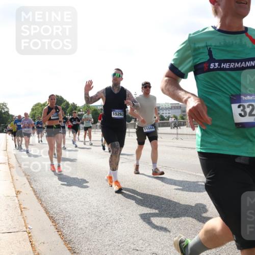 29.06.2025 - hella hamburg halbmarathon Lena Gebhardt http://msf.ph/oto/8309495 29.06.2025 09:59:46 Lombardsbrücke 16609, 15263, 53, 11568, 3279, 1006, 1125, 1319, 1334, 1366, 1595, 1642, 1834, 1914, 1955, 2282, 2348, 2364, 2391, 2432, 2630, 2676, 2677, 2910, 3112, 3279, 3668, 3836, 4013, 4231, 4426, 4772, 4837, 5015, 5134, 5277, 5299, 5341, 5457, 5458, 5465, 5866, 6174, 6201, 6202, 6414, 6415, 6416, 6462, 6587, 7037, 7129, 7395, 7833, 8330, 8520, 8542, 8652, 8846, 8929, 9142, 9488, 9903, 9907, 9922, 9984, 10020, 10031, 11039, 11568, 11844 meine-sportfotos.de