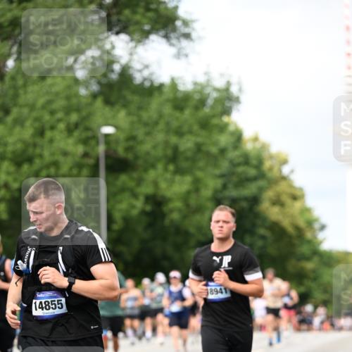 29.06.2025 - hella hamburg halbmarathon Dr. Thomas Lammeyer http://msf.ph/oto/8309499 29.06.2025 10:38:22 Kennedybrücke 1025, 1705, 1764, 1787, 2038, 2276, 2464, 2496, 2510, 2511, 2933, 3145, 3829, 4445, 4479, 4824, 4826, 4942, 5096, 5566, 5569, 5691, 6034, 6109, 6574, 6718, 6727, 7324, 7329, 7565, 8202, 8277, 8282, 9094, 9514, 9875, 10007, 10071, 10561, 10564, 11122, 11338, 11432 meine-sportfotos.de