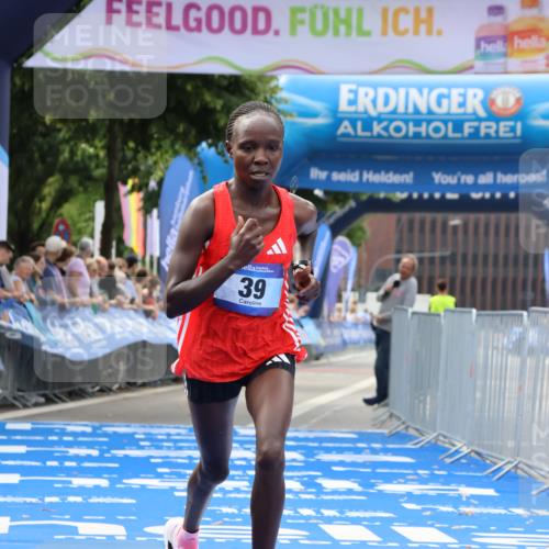 29.06.2025 - hella hamburg halbmarathon Strokosch-Dieckow http://msf.ph/oto/8309507 29.06.2025 10:12:21 Ziel 39, 47 meine-sportfotos.de
