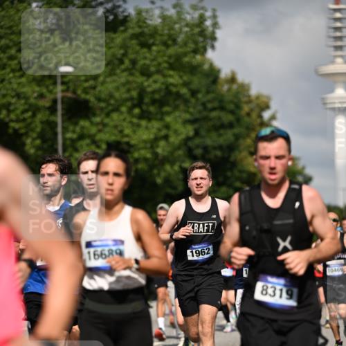 29.06.2025 - hella hamburg halbmarathon Dr. Thomas Lammeyer http://msf.ph/oto/8309508 29.06.2025 09:54:43 Kennedybrücke 1136, 1256, 1441, 1677, 1912, 1962, 2579, 2972, 3056, 3700, 3947, 4759, 4854, 4865, 4888, 4889, 5087, 5275, 6593, 6639, 6721, 6901, 7116, 7284, 7378, 7635, 7693, 8122, 8319, 8966, 9262, 9313, 9371, 9755, 9833, 9885, 10193, 10415, 10469 meine-sportfotos.de