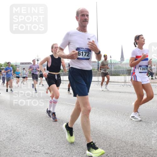 29.06.2025 - hella hamburg halbmarathon Lena Gebhardt http://msf.ph/oto/8309536 29.06.2025 10:37:14 Lombardsbrücke 2104, 2031, 4733, 18578, 6172, 13970, 1022, 1118, 1253, 1276, 1337, 1339, 1488, 1490, 1597, 1819, 1952, 1954, 2016, 2031, 2072, 2104, 2272, 2480, 2486, 2552, 2640, 3127, 3165, 3714, 3873, 3895, 4097, 4347, 4733, 4762, 4996, 5146, 5171, 5186, 5224, 5538, 5560, 5640, 5786, 5789, 5790, 5940, 6172, 6359, 6584, 6804, 6821, 6955, 7085, 7202, 7235, 7544, 7707, 7773, 7777, 7823, 8007, 8257, 8258, 8315, 8499, 8758, 8811, 8843, 8936, 8937, 9054, 9055, 9295, 9524 meine-sportfotos.de