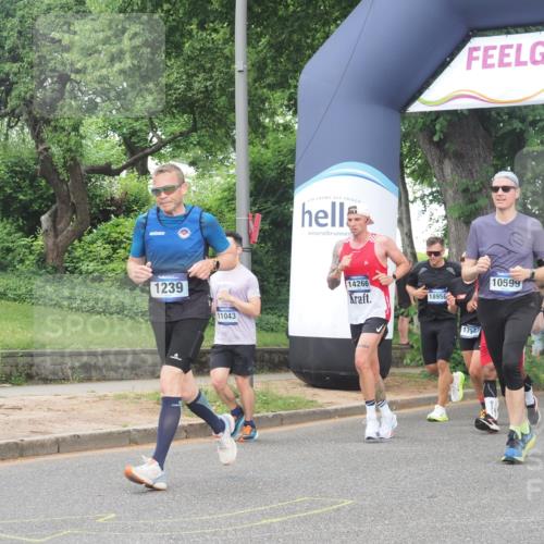 29.06.2025 - hella hamburg halbmarathon KatJ http://msf.ph/oto/8309590 29.06.2025 10:44:30 Zwischen KM18-KM19 1239, 1387, 2652, 2656, 3141, 3575, 4632, 6592 meine-sportfotos.de