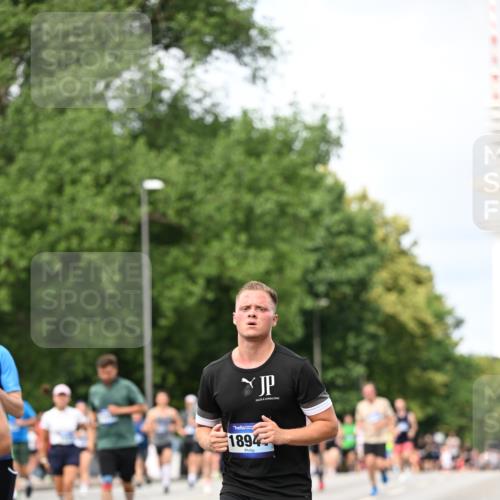 29.06.2025 - hella hamburg halbmarathon Dr. Thomas Lammeyer http://msf.ph/oto/8309629 29.06.2025 10:38:23 Kennedybrücke 1025, 1705, 1764, 1787, 2038, 2276, 2464, 2496, 2510, 2511, 2933, 3145, 3829, 4445, 4479, 4540, 4824, 4942, 5096, 5566, 5569, 5691, 6034, 6109, 6574, 6718, 6727, 7324, 7329, 7565, 7644, 8202, 8277, 8282, 9094, 9514, 9875, 10007, 10071, 10561, 10564, 11122, 11338, 11432 meine-sportfotos.de