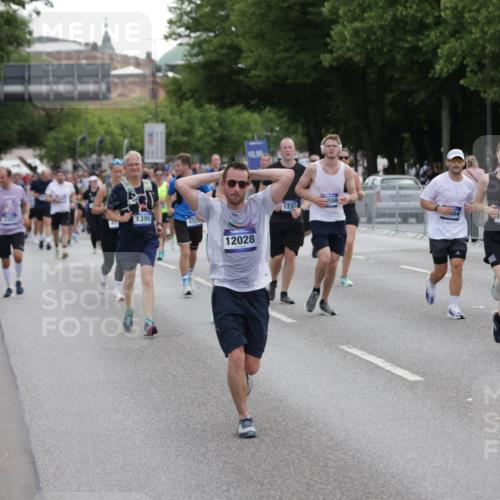 29.06.2025 - hella hamburg halbmarathon Jannik Wohlers http://msf.ph/oto/8309666 29.06.2025 10:38:25 Lombardsbrücke 56, 1232, 1390, 1451, 2524, 2534, 2693, 3307, 3323, 3726, 3927, 4028, 4257, 4259, 4260, 4316, 4320, 4964, 5913, 6695, 6696, 6875, 7263, 7849, 8367, 8583, 8747, 8783, 9455, 9708, 10554, 10604, 11059, 11635, 11697, 12028, 12072, 12075, 12722, 14557, 14558, 15755, 16181, 16346, 16388, 17333, 18050, 18504 meine-sportfotos.de