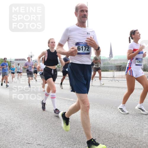 29.06.2025 - hella hamburg halbmarathon Lena Gebhardt http://msf.ph/oto/8309703 29.06.2025 10:37:14 Lombardsbrücke 2104, 203199, 4733, 18578, 6172, 1397, 1022, 1118, 1253, 1276, 1337, 1339, 1488, 1490, 1597, 1819, 1952, 1954, 2016, 2031, 2072, 2104, 2272, 2480, 2486, 2552, 2640, 3127, 3165, 3714, 3873, 3895, 4097, 4347, 4733, 4762, 4996, 5146, 5171, 5186, 5224, 5538, 5560, 5640, 5786, 5789, 5790, 5940, 6172, 6359, 6584, 6804, 6821, 6955, 7085, 7202, 7235, 7544, 7707, 7773, 7777, 7823, 8007, 8257, 8258, 8315, 8499, 8758, 8811, 8843, 8936, 8937, 9054, 9055, 9295, 9524 meine-sportfotos.de