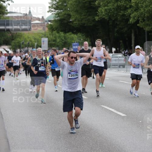 29.06.2025 - hella hamburg halbmarathon Jannik Wohlers http://msf.ph/oto/8309730 29.06.2025 10:38:25 Lombardsbrücke 56, 1232, 1390, 1451, 2524, 2534, 2693, 3307, 3323, 3726, 3927, 4028, 4257, 4259, 4260, 4316, 4320, 4964, 5913, 6695, 6696, 6875, 7263, 7849, 8367, 8583, 8747, 8783, 9455, 9708, 10554, 10604, 11059, 11635, 11697, 12028, 12072, 12075, 12722, 14557, 14558, 15755, 16181, 16346, 16388, 17333, 18050, 18504 meine-sportfotos.de