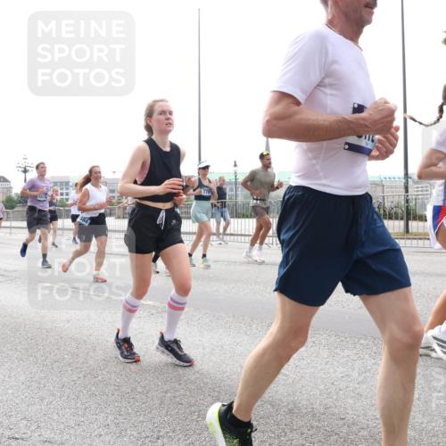 29.06.2025 - hella hamburg halbmarathon Lena Gebhardt http://msf.ph/oto/8309838 29.06.2025 10:37:15 Lombardsbrücke 2031, 4733, 18578, 1022, 1118, 1253, 1276, 1337, 1339, 1488, 1490, 1597, 1819, 1952, 1954, 2016, 2031, 2072, 2104, 2272, 2480, 2486, 2552, 2640, 3127, 3165, 3714, 3873, 3895, 4097, 4347, 4733, 4996, 5146, 5171, 5186, 5224, 5538, 5560, 5640, 5786, 5789, 5790, 5940, 6172, 6359, 6584, 6804, 6821, 6955, 7085, 7202, 7235, 7544, 7707, 7773, 7777, 7823, 8007, 8257, 8258, 8315, 8758, 8811, 8843, 8936, 8937, 9054, 9055, 9295, 9524 meine-sportfotos.de