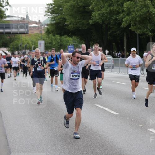 29.06.2025 - hella hamburg halbmarathon Jannik Wohlers http://msf.ph/oto/8309926 29.06.2025 10:38:25 Lombardsbrücke 56, 1232, 1390, 1451, 2524, 2534, 2693, 3307, 3323, 3726, 3927, 4028, 4257, 4259, 4260, 4316, 4320, 4964, 5913, 6695, 6696, 6875, 7263, 7849, 8367, 8583, 8747, 8783, 9455, 9708, 10554, 10604, 11059, 11635, 11697, 12028, 12072, 12075, 12722, 14557, 14558, 15755, 16181, 16346, 16388, 17333, 18050, 18504 meine-sportfotos.de