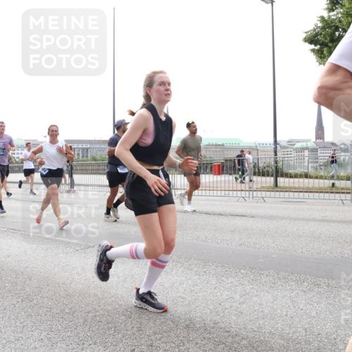 29.06.2025 - hella hamburg halbmarathon Lena Gebhardt http://msf.ph/oto/8309932 29.06.2025 10:37:15 Lombardsbrücke 4733, 18578, 1022, 1118, 1253, 1276, 1337, 1339, 1488, 1490, 1597, 1819, 1952, 1954, 2016, 2031, 2072, 2104, 2272, 2480, 2486, 2552, 2640, 3127, 3165, 3714, 3873, 3895, 4097, 4347, 4733, 4996, 5146, 5171, 5186, 5224, 5538, 5560, 5640, 5786, 5789, 5790, 5940, 6172, 6359, 6584, 6804, 6821, 6955, 7085, 7202, 7235, 7544, 7707, 7773, 7777, 7823, 8007, 8257, 8258, 8315, 8758, 8811, 8843, 8936, 8937, 9054, 9055, 9295, 9524 meine-sportfotos.de