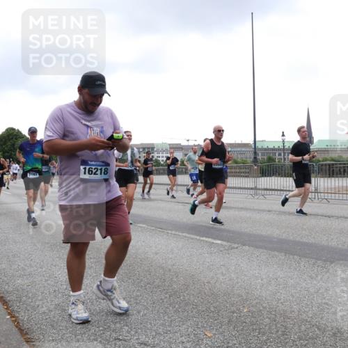 29.06.2025 - hella hamburg halbmarathon Lena Gebhardt http://msf.ph/oto/8309933 29.06.2025 10:46:56 Lombardsbrücke 18924, 7827, 2162, 16218, 885, 1073, 1185, 1286, 1363, 1371, 1375, 1593, 1607, 1720, 1837, 1961, 1999, 2162, 2211, 2320, 2327, 2537, 2555, 2556, 2665, 2697, 2981, 3277, 3406, 3407, 3469, 3734, 3823, 4202, 4239, 4296, 4342, 4355, 4483, 4604, 5111, 5114, 5700, 5796, 5953, 6124, 6161, 6485, 6496, 6740, 7073, 7303, 7412, 7430, 7431, 7767, 7827, 8131, 8477, 8486, 8551, 8553, 8684, 8706, 8967, 9691, 10230, 13969, 14261, 15852, 16882, 16987 meine-sportfotos.de
