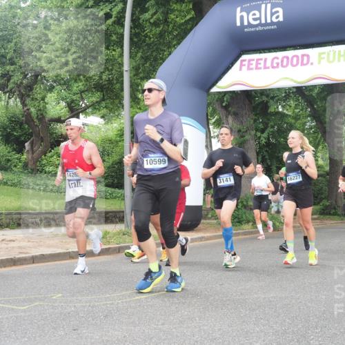 29.06.2025 - hella hamburg halbmarathon KatJ http://msf.ph/oto/8309937 29.06.2025 10:44:31 Zwischen KM18-KM19 1239, 1387, 2652, 2656, 3141, 4579, 6592 meine-sportfotos.de