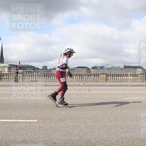 29.06.2025 - hella hamburg halbmarathon Lena Gebhardt http://msf.ph/oto/8309960 29.06.2025 09:06:49 Lombardsbrücke 117 meine-sportfotos.de