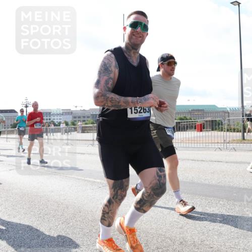 29.06.2025 - hella hamburg halbmarathon Lena Gebhardt http://msf.ph/oto/8309989 29.06.2025 09:59:47 Lombardsbrücke 5277, 14, 16609, 14814, 8330, 15263, 115, 1006, 1125, 1319, 1334, 1366, 1595, 1642, 1834, 1914, 1955, 2282, 2348, 2364, 2391, 2432, 2582, 2584, 2630, 2676, 2677, 2910, 3112, 3279, 3668, 3836, 4013, 4231, 4426, 4772, 4837, 5015, 5134, 5277, 5299, 5341, 5465, 5866, 6174, 6201, 6202, 6414, 6415, 6416, 6462, 6587, 7037, 7395, 7833, 8330, 8520, 8542, 8652, 8846, 8929, 9142, 9488, 9903, 9907, 9922, 9984, 10020, 10031, 11039, 11568, 11844 meine-sportfotos.de
