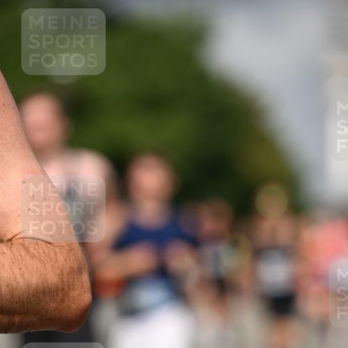 29.06.2025 - hella hamburg halbmarathon Dr. Thomas Lammeyer http://msf.ph/oto/8310005 29.06.2025 09:54:46 Kennedybrücke 1136, 1256, 1441, 1677, 1912, 1941, 1962, 2579, 2972, 3056, 3523, 3700, 3947, 4759, 4843, 4854, 4865, 4888, 4889, 5087, 5275, 5375, 6593, 6639, 6721, 6901, 7116, 7284, 7378, 7635, 7693, 8122, 8319, 8966, 9262, 9313, 9371, 9380, 9755, 9833, 9885, 10193, 10415, 10469 meine-sportfotos.de