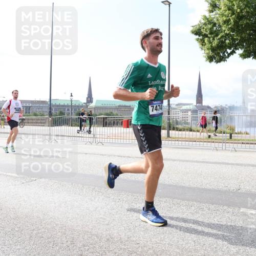 29.06.2025 - hella hamburg halbmarathon Lena Gebhardt http://msf.ph/oto/8310037 29.06.2025 10:12:14 Lombardsbrücke 7474, 1062, 1610, 1790, 1850, 2661, 2963, 2964, 3248, 3262, 3746, 4453, 4499, 4554, 5166, 5176, 5379, 5597, 5598, 6822, 6871, 6966, 7474, 9191, 9253, 9254, 9405, 9705, 10042, 10409, 10581, 10685, 11507, 11509, 11525, 11537, 11581, 11917, 12473, 13171, 13542, 13958, 14060, 14196, 14313, 14384, 14863, 14868, 15137, 16379, 16976, 17638, 17774, 18261, 18395, 18429, 18655 meine-sportfotos.de