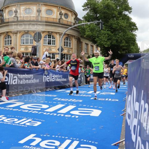 29.06.2025 - hella hamburg halbmarathon Strokosch-Dieckow http://msf.ph/oto/8310072 29.06.2025 10:56:51 Ziel 1955, 2282, 2378, 2741, 2759, 3836, 5033, 5418, 6835, 7716, 8669, 8825, 11043, 11212, 13816, 14461, 14678, 15097, 15431, 16008, 16009, 16620, 16679, 17133 meine-sportfotos.de