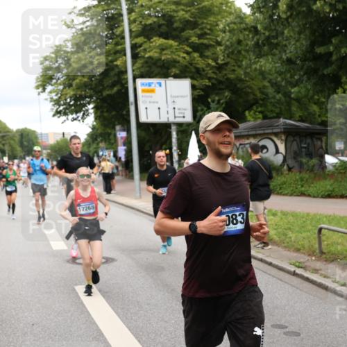 29.06.2025 - hella hamburg halbmarathon Yannick Fuchs http://msf.ph/oto/8310160 29.06.2025 10:50:33 20KM 1583, 1955, 2083, 2741, 3413, 3836, 4152, 5418, 5492, 5570, 6399, 6416, 6835, 7037, 7547, 7716, 8393, 8542, 8652, 8669, 8825, 8968, 8996, 9246, 9488, 9727, 9884, 9903, 9907, 9934, 10084, 10093, 10665, 11083, 11212, 12014, 12348, 12440, 12523, 12590, 12712, 13394, 13666, 13691, 13750, 14139, 14408, 14588, 14678, 14867, 15097, 15407, 15431, 15695, 16121, 16257, 16261, 16620, 16634, 16679, 17268, 17660, 17993, 18208, 18652, 18719, 18867, 18899, 19091 meine-sportfotos.de