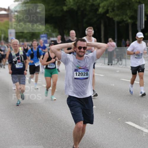 29.06.2025 - hella hamburg halbmarathon Jannik Wohlers http://msf.ph/oto/8310169 29.06.2025 10:38:26 Lombardsbrücke 56, 1232, 1390, 1451, 2524, 2534, 2693, 3307, 3323, 3726, 3927, 4028, 4257, 4259, 4260, 4316, 4320, 4964, 5913, 6875, 7263, 7849, 8367, 8583, 8747, 8783, 9455, 9708, 10554, 10604, 11059, 11635, 11697, 12028, 12072, 12075, 12722, 14557, 14558, 15755, 16181, 16346, 16388, 17333, 18050, 18504 meine-sportfotos.de