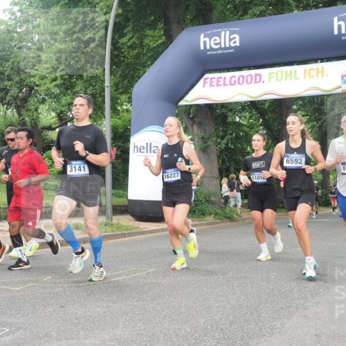 29.06.2025 - hella hamburg halbmarathon KatJ http://msf.ph/oto/8310210 29.06.2025 10:44:32 Zwischen KM18-KM19 1239, 1387, 2656, 3141, 4579, 6592 meine-sportfotos.de