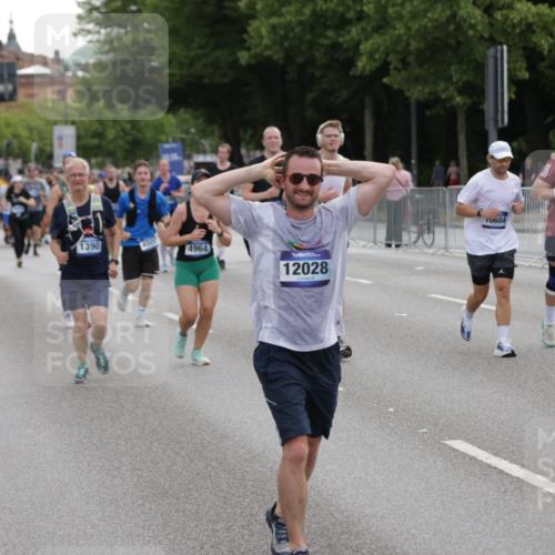 29.06.2025 - hella hamburg halbmarathon Jannik Wohlers http://msf.ph/oto/8310224 29.06.2025 10:38:26 Lombardsbrücke 56, 1232, 1390, 1451, 2524, 2534, 2693, 3307, 3323, 3726, 3927, 4028, 4257, 4259, 4260, 4316, 4320, 4964, 5913, 6875, 7263, 7849, 8367, 8583, 8747, 8783, 9455, 9708, 10554, 10604, 11059, 11635, 11697, 12028, 12072, 12075, 12722, 14557, 14558, 15755, 16181, 16346, 16388, 17333, 18050, 18504 meine-sportfotos.de