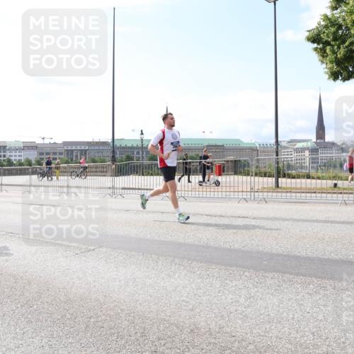 29.06.2025 - hella hamburg halbmarathon Lena Gebhardt http://msf.ph/oto/8310235 29.06.2025 10:12:14 Lombardsbrücke 11509, 260, 1062, 1610, 1790, 1850, 2661, 2963, 2964, 3248, 3262, 3746, 4453, 4499, 4554, 5166, 5176, 5379, 5597, 5598, 6822, 6871, 6966, 7474, 9191, 9253, 9254, 9405, 9705, 10042, 10409, 10581, 10685, 11507, 11509, 11525, 11537, 11581, 11917, 12473, 13171, 13542, 13958, 14060, 14196, 14313, 14384, 14863, 14868, 15137, 16379, 16976, 17638, 17774, 18261, 18395, 18429, 18655 meine-sportfotos.de
