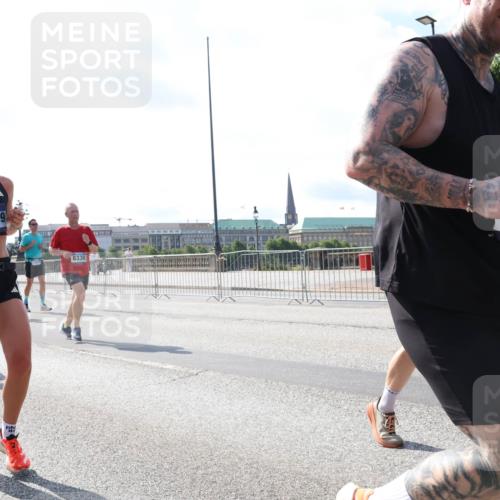 29.06.2025 - hella hamburg halbmarathon Lena Gebhardt http://msf.ph/oto/8310242 29.06.2025 09:59:47 Lombardsbrücke 14605, 16609, 8330, 1006, 1125, 1319, 1334, 1366, 1595, 1642, 1834, 1914, 1955, 2282, 2348, 2364, 2391, 2432, 2582, 2584, 2630, 2676, 2677, 2910, 3112, 3279, 3668, 3836, 4013, 4231, 4426, 4772, 4837, 5015, 5134, 5277, 5299, 5341, 5465, 5866, 6174, 6201, 6202, 6414, 6415, 6416, 6462, 6587, 7037, 7395, 7833, 8330, 8520, 8542, 8652, 8846, 8929, 9142, 9488, 9903, 9907, 9922, 9984, 10020, 10031, 11039, 11568, 11844 meine-sportfotos.de