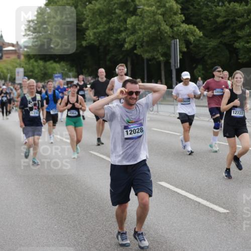 29.06.2025 - hella hamburg halbmarathon Jannik Wohlers http://msf.ph/oto/8310284 29.06.2025 10:38:27 Lombardsbrücke 56, 1232, 1390, 1451, 2524, 2534, 2693, 3307, 3726, 3927, 4257, 4259, 4260, 4316, 4320, 4964, 5913, 6062, 6875, 7263, 7849, 8367, 8583, 8747, 8783, 9455, 9708, 10554, 10604, 11059, 11635, 12028, 12072, 12075, 12722, 13060, 14557, 14558, 14856, 15755, 16181, 16346, 16388, 17333, 18050, 18504 meine-sportfotos.de