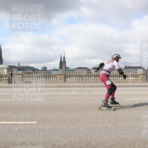29.06.2025 - hella hamburg halbmarathon Lena Gebhardt http://msf.ph/oto/8310322 29.06.2025 09:06:49 Lombardsbrücke 117 meine-sportfotos.de
