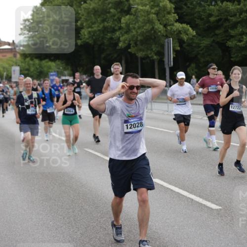 29.06.2025 - hella hamburg halbmarathon Jannik Wohlers http://msf.ph/oto/8310329 29.06.2025 10:38:27 Lombardsbrücke 56, 1232, 1390, 1451, 2524, 2534, 2693, 3307, 3726, 3927, 4257, 4259, 4260, 4316, 4320, 4964, 5913, 6062, 6875, 7263, 7849, 8367, 8583, 8747, 8783, 9455, 9708, 10554, 10604, 11059, 11635, 12028, 12072, 12075, 12722, 13060, 14557, 14558, 14856, 15755, 16181, 16346, 16388, 17333, 18050, 18504 meine-sportfotos.de