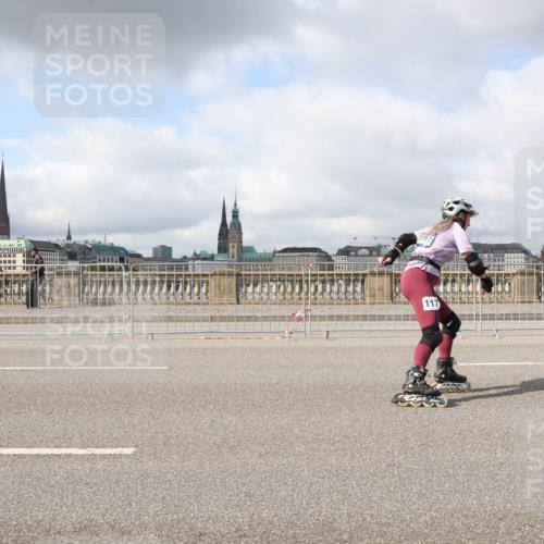 29.06.2025 - hella hamburg halbmarathon Lena Gebhardt http://msf.ph/oto/8310379 29.06.2025 09:06:49 Lombardsbrücke 117 meine-sportfotos.de