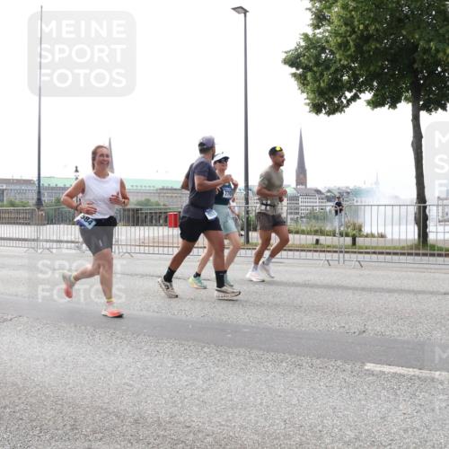 29.06.2025 - hella hamburg halbmarathon Lena Gebhardt http://msf.ph/oto/8310449 29.06.2025 10:37:16 Lombardsbrücke 2480, 18578, 584, 7707, 1022, 1118, 1253, 1276, 1337, 1339, 1488, 1490, 1597, 1819, 1952, 1954, 2016, 2031, 2072, 2104, 2272, 2480, 2486, 2552, 2640, 3127, 3165, 3633, 3714, 3873, 3895, 4097, 4347, 4733, 4996, 5146, 5171, 5186, 5224, 5538, 5560, 5640, 5786, 5789, 5790, 5940, 6172, 6359, 6584, 6804, 6821, 6955, 7085, 7202, 7235, 7544, 7707, 7773, 7777, 7823, 8007, 8257, 8258, 8315, 8758, 8811, 8843, 8936, 8937, 9054, 9055, 9295, 9524 meine-sportfotos.de