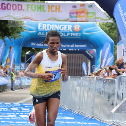 29.06.2025 - hella hamburg halbmarathon Strokosch-Dieckow http://msf.ph/oto/8310468 29.06.2025 10:12:18 Ziel 39, 47 meine-sportfotos.de