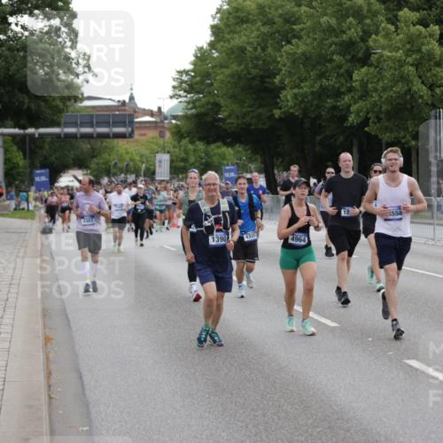 29.06.2025 - hella hamburg halbmarathon Jannik Wohlers http://msf.ph/oto/8310592 29.06.2025 10:38:27 Lombardsbrücke 56, 1232, 1390, 1451, 2524, 2534, 2693, 3307, 3726, 3927, 4257, 4259, 4260, 4316, 4320, 4964, 5913, 6062, 6875, 7263, 7849, 8367, 8583, 8747, 8783, 9455, 9708, 10554, 10604, 11059, 11635, 12028, 12072, 12075, 12722, 13060, 14557, 14558, 14856, 15755, 16181, 16346, 16388, 17333, 18050, 18504 meine-sportfotos.de