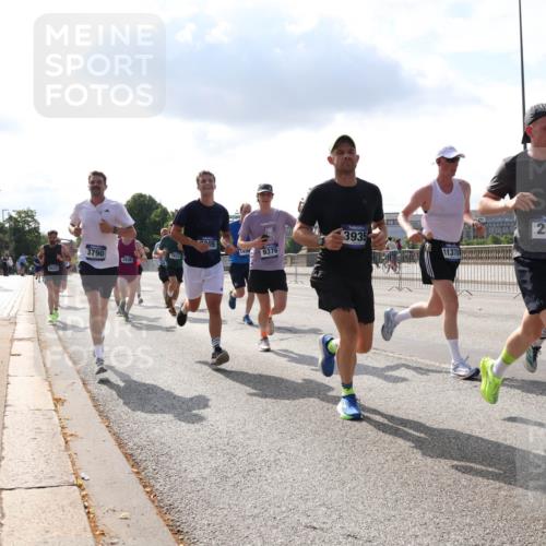 29.06.2025 - hella hamburg halbmarathon Lena Gebhardt http://msf.ph/oto/8310604 29.06.2025 09:47:06 Lombardsbrücke 6032, 205, 3790, 1438, 9376, 7831, 2836, 3935, 2563, 99, 1002, 1053, 1396, 1407, 1411, 1577, 1910, 1959, 2121, 2228, 2243, 2563, 2774, 2836, 3005, 3790, 3935, 4246, 4740, 4944, 5048, 5152, 5193, 5660, 5961, 6032, 6305, 6473, 6683, 6915, 7080, 7466, 7622, 7628, 7831, 7867, 7972, 8312, 8323, 8366, 9376, 9508, 9519, 10477, 10771, 10927, 11055, 11370, 11806, 11898, 12137, 12204, 12447, 12899, 13148, 13199, 13493, 13494, 13729, 13771, 13972, 13991, 14069, 14310, 14385 meine-sportfotos.de