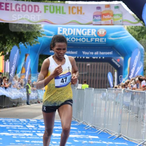 29.06.2025 - hella hamburg halbmarathon Strokosch-Dieckow http://msf.ph/oto/8310643 29.06.2025 10:12:18 Ziel 39, 47 meine-sportfotos.de