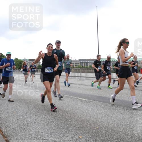 29.06.2025 - hella hamburg halbmarathon Lena Gebhardt http://msf.ph/oto/8310663 29.06.2025 10:46:59 Lombardsbrücke 5700, 460, 18315, 7459, 18924, 140, 7827, 18, 1073, 1185, 1286, 1363, 1371, 1375, 1593, 1607, 1720, 1961, 1999, 2162, 2211, 2320, 2327, 2537, 2555, 2556, 2665, 2981, 3277, 3406, 3407, 3469, 3734, 3823, 4184, 4202, 4239, 4296, 4342, 4355, 4483, 4604, 5111, 5114, 5700, 5796, 5953, 6124, 6161, 6485, 6496, 6740, 6879, 7073, 7412, 7430, 7431, 7767, 7827, 8131, 8477, 8486, 8551, 8553, 8684, 8706, 8967, 9691, 10230, 13969, 14261, 15852, 16882, 16987 meine-sportfotos.de