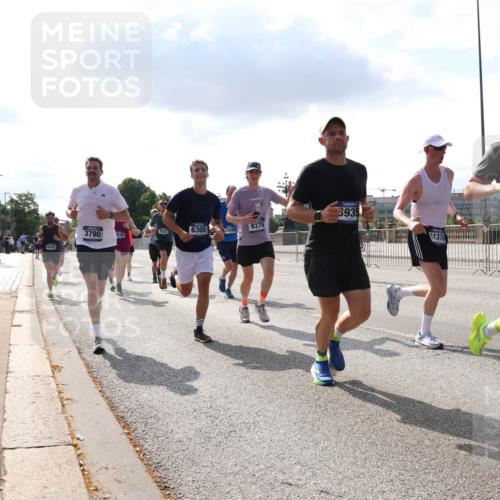 29.06.2025 - hella hamburg halbmarathon Lena Gebhardt http://msf.ph/oto/8310671 29.06.2025 09:47:06 Lombardsbrücke 6032, 3790, 7831, 6305, 9376, 14388, 836, 3935, 11370, 2563, 1002, 1053, 1396, 1407, 1411, 1577, 1910, 1959, 2121, 2228, 2243, 2563, 2774, 2836, 3005, 3790, 3935, 4246, 4740, 4944, 5048, 5152, 5193, 5660, 5961, 6032, 6305, 6473, 6683, 6915, 7080, 7466, 7622, 7628, 7831, 7867, 7972, 8312, 8323, 8366, 9376, 9508, 9519, 10477, 10771, 10927, 11055, 11370, 11806, 11898, 12137, 12204, 12447, 12899, 13148, 13199, 13493, 13494, 13729, 13771, 13972, 13991, 14069, 14310, 14385 meine-sportfotos.de