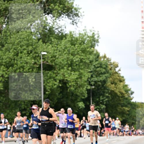 29.06.2025 - hella hamburg halbmarathon Dr. Thomas Lammeyer http://msf.ph/oto/8310684 29.06.2025 10:38:26 Kennedybrücke 1025, 1705, 1764, 1787, 2038, 2276, 2464, 2496, 2510, 2511, 2933, 3145, 3829, 4445, 4479, 4540, 4942, 5096, 5566, 5569, 5609, 5691, 6034, 6109, 6574, 6718, 6727, 6843, 7324, 7329, 7644, 8202, 8277, 8282, 9094, 9514, 10007, 10071, 10561, 10564, 11122, 11338, 11432 meine-sportfotos.de