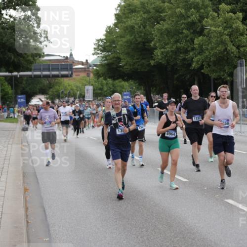 29.06.2025 - hella hamburg halbmarathon Jannik Wohlers http://msf.ph/oto/8310706 29.06.2025 10:38:28 Lombardsbrücke 56, 1232, 1390, 1451, 2524, 2534, 2693, 3307, 3927, 4257, 4259, 4260, 4320, 4964, 5913, 6062, 7263, 7849, 8367, 8583, 8747, 8783, 9455, 9708, 10554, 10604, 11059, 12028, 12072, 12722, 13060, 14557, 14558, 14856, 15755, 16181, 16346, 16388, 17333, 18050, 18504 meine-sportfotos.de