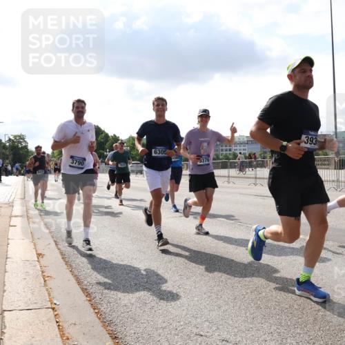 29.06.2025 - hella hamburg halbmarathon Lena Gebhardt http://msf.ph/oto/8310727 29.06.2025 09:47:07 Lombardsbrücke 3790, 7831, 6305, 4388, 9376, 393, 1002, 1053, 1396, 1407, 1411, 1577, 1910, 1959, 2121, 2228, 2243, 2563, 2774, 2836, 3005, 3783, 3790, 3935, 4246, 4740, 5048, 5152, 5193, 5660, 5961, 6032, 6305, 6473, 6683, 6915, 7080, 7466, 7622, 7628, 7831, 7867, 7972, 8312, 8323, 8366, 9376, 9508, 9519, 10477, 10771, 10927, 11055, 11370, 11806, 11898, 12137, 12204, 12447, 12899, 13148, 13199, 13493, 13494, 13729, 13771, 13972, 13991, 14069, 14310, 14385 meine-sportfotos.de