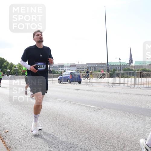 29.06.2025 - hella hamburg halbmarathon Lena Gebhardt http://msf.ph/oto/8310728 29.06.2025 10:12:16 Lombardsbrücke 9253, 1062, 1610, 1785, 1790, 1850, 2661, 2963, 2964, 3182, 3248, 3262, 3746, 4453, 4499, 4554, 5166, 5176, 5379, 5597, 5598, 6822, 6871, 6966, 7014, 7474, 9191, 9253, 9254, 9405, 9705, 10042, 10409, 10581, 10685, 11509, 11525, 11537, 11581, 11917, 13171, 13542, 13958, 14060, 14196, 14313, 14384, 14863, 14868, 15137, 16379, 16473, 16976, 17774, 18261, 18395, 18429, 18493, 18655 meine-sportfotos.de