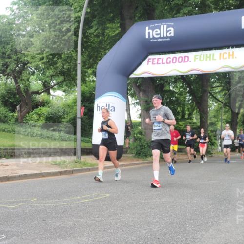29.06.2025 - hella hamburg halbmarathon KatJ http://msf.ph/oto/8310737 29.06.2025 10:44:37 Zwischen KM18-KM19 1239, 3141, 4579, 6592, 8322 meine-sportfotos.de